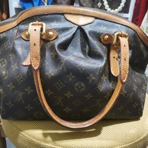 S O L D ❤️ 100% Authentic LV Tivolii Size GM